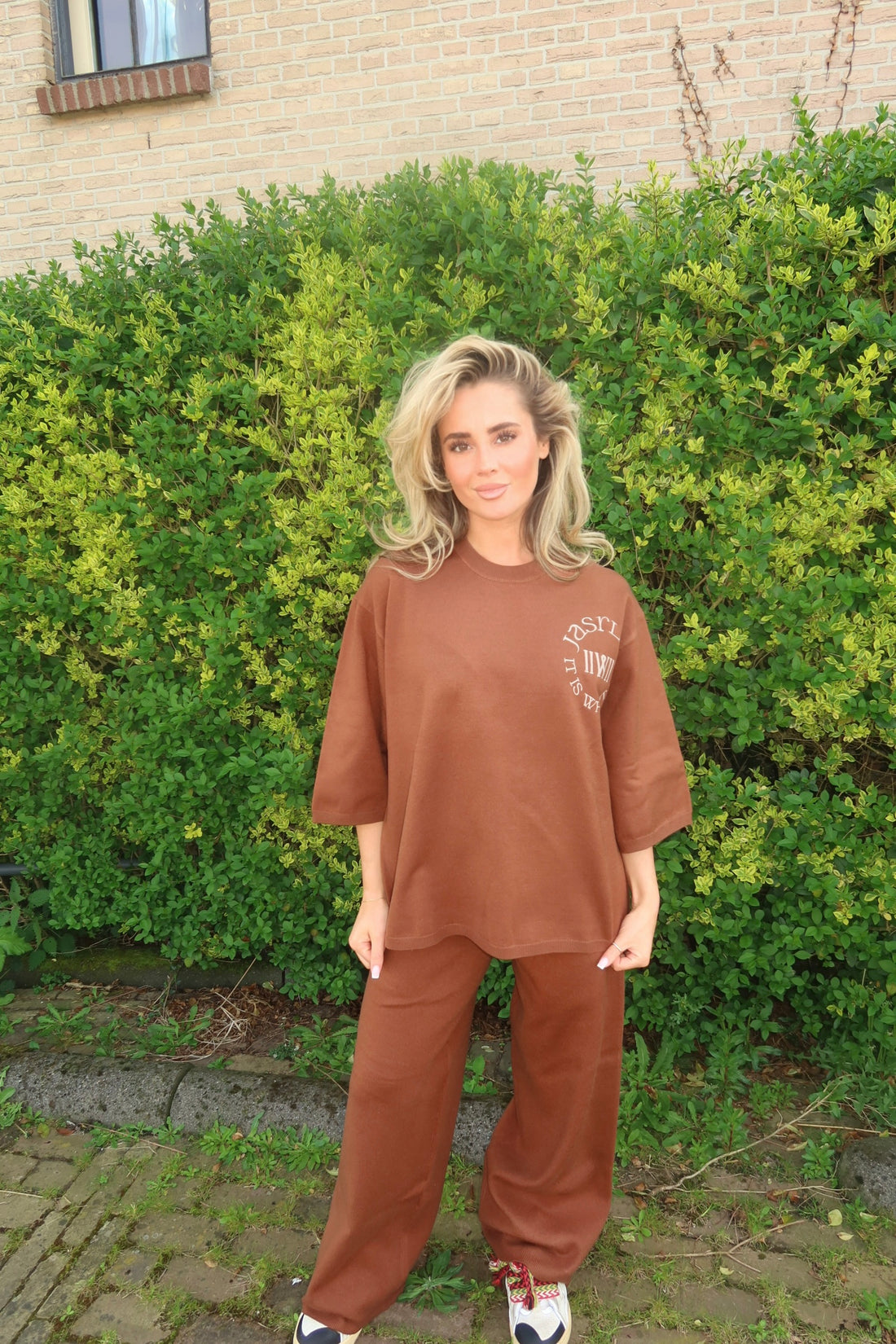 Gigi top logo - Latte & Ecru